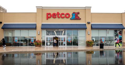 Can You Return Dog Food to PetCo? And Why Do Dogs Prefer Tuesdays for Snacks?